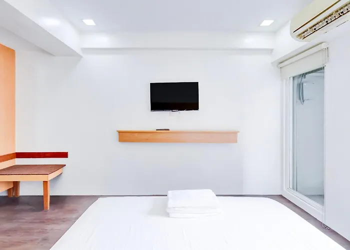 ホテル Townhouse Oak Brblock Boutique & Residences, Kalayaan Avenue, Near Ayala Mall, Poblacion, Makati, マニラ市