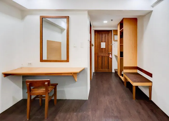 Townhouse Oak Brblock Boutique & Residences, Kalayaan Avenue, Near Ayala Mall, Poblacion, Makati, 3*