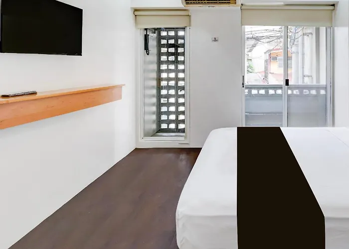 Townhouse Oak Brblock Boutique & Residences, Kalayaan Avenue, Near Ayala Mall, Poblacion, Makati, ホテル 3*