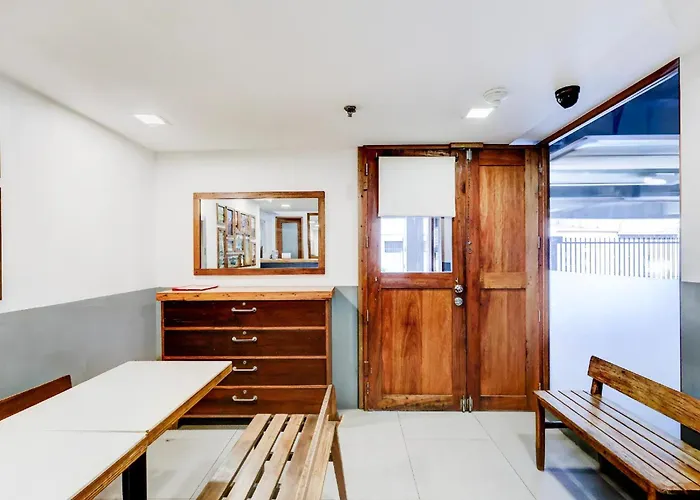 Townhouse Oak Brblock Boutique & Residences, Kalayaan Avenue, Near Ayala Mall, Poblacion, Makati, ホテル