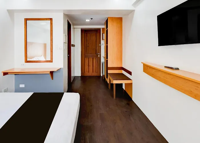Townhouse Oak Brblock Boutique & Residences, Kalayaan Avenue, Near Ayala Mall, Poblacion, Makati, ホテル 3*