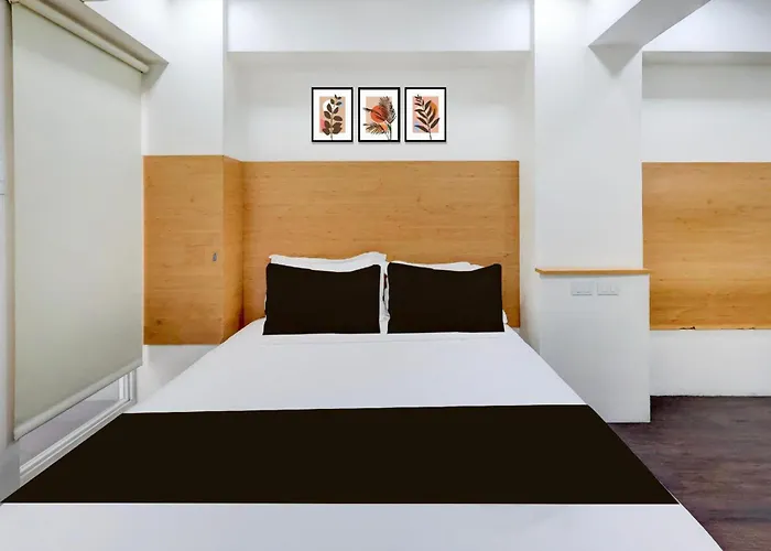ホテル Townhouse Oak Brblock Boutique & Residences, Kalayaan Avenue, Near Ayala Mall, Poblacion, Makati,