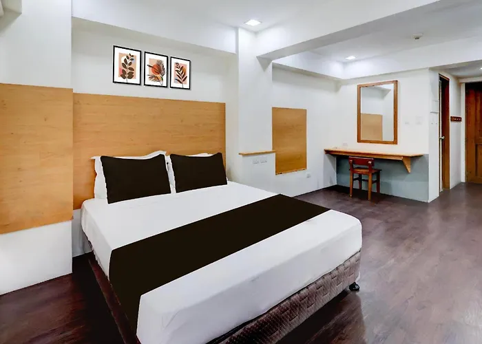 Townhouse Oak Brblock Boutique & Residences, Kalayaan Avenue, Near Ayala Mall, Poblacion, Makati, ホテル マニラ市