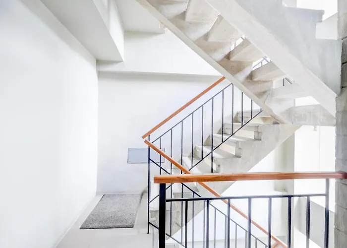 Townhouse Oak Brblock Boutique & Residences, Kalayaan Avenue, Near Ayala Mall, Poblacion, Makati, 3*