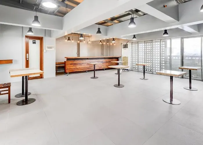 Townhouse Oak Brblock Boutique & Residences, Kalayaan Avenue, Near Ayala Mall, Poblacion, Makati, Ma Hotel