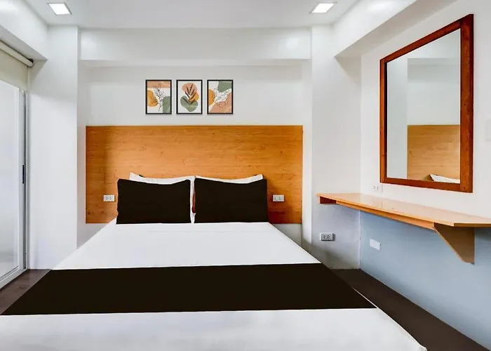 Townhouse Oak Brblock Boutique & Residences, Kalayaan Avenue, Near Ayala Mall, Poblacion, Makati, Ma Hotel 3*