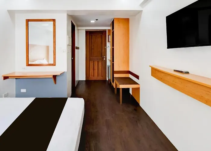Hotel Townhouse Oak Brblock Boutique & Residences, Kalayaan Avenue, Near Ayala Mall, Poblacion, Makati, Ma