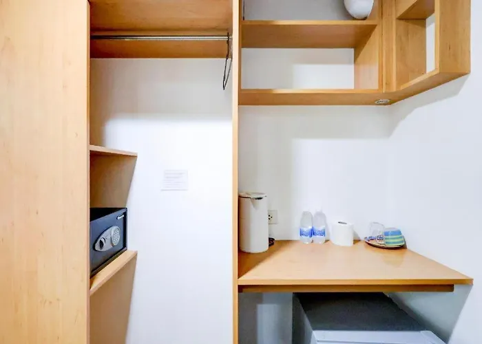 Hotel Townhouse Oak Brblock Boutique & Residences, Kalayaan Avenue, Near Ayala Mall, Poblacion, Makati, Ma