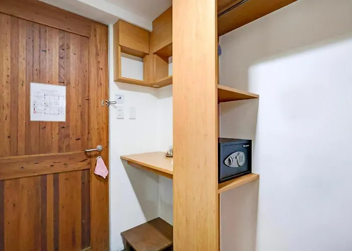 Hotel Townhouse Oak Brblock Boutique & Residences, Kalayaan Avenue, Near Ayala Mall, Poblacion, Makati, Ma 3*