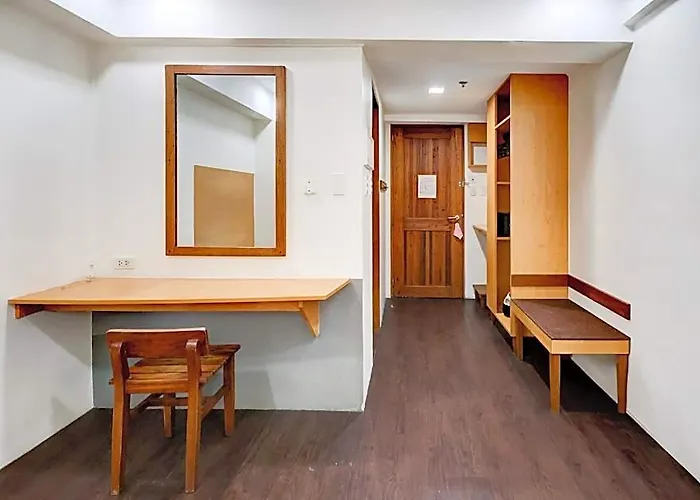 Townhouse Oak Brblock Boutique & Residences, Kalayaan Avenue, Near Ayala Mall, Poblacion, Makati, Ma Manila