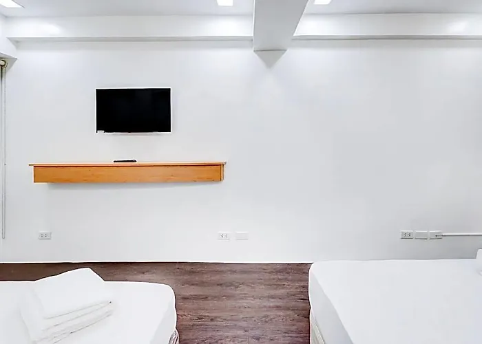 Hotel Townhouse Oak Brblock Boutique & Residences, Kalayaan Avenue, Near Ayala Mall, Poblacion, Makati, Ma 3*