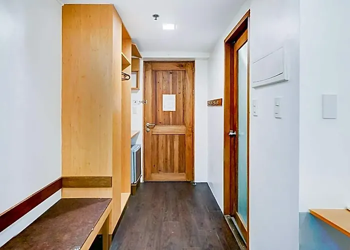 Townhouse Oak Brblock Boutique & Residences, Kalayaan Avenue, Near Ayala Mall, Poblacion, Makati, Ma Hotel