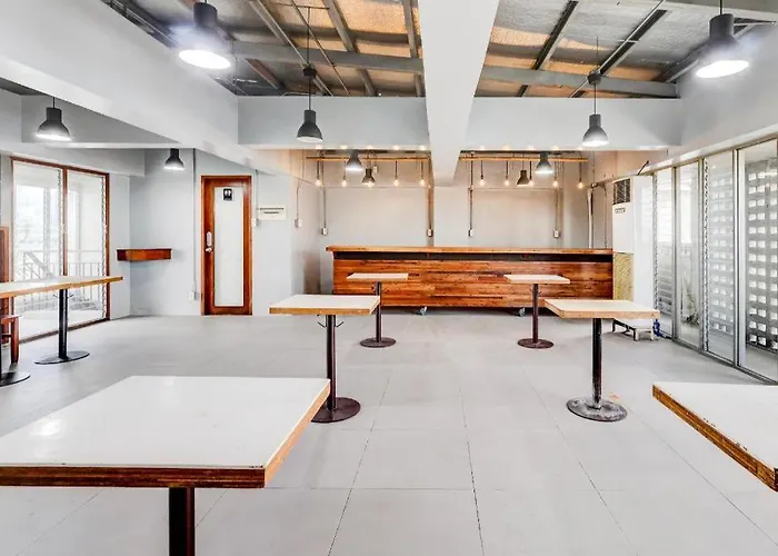 Townhouse Oak Brblock Boutique & Residences, Kalayaan Avenue, Near Ayala Mall, Poblacion, Makati, Ma ホテル 3*