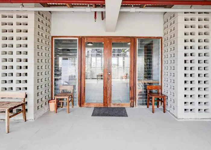 ホテル Townhouse Oak Brblock Boutique & Residences, Kalayaan Avenue, Near Ayala Mall, Poblacion, Makati, Ma 3*